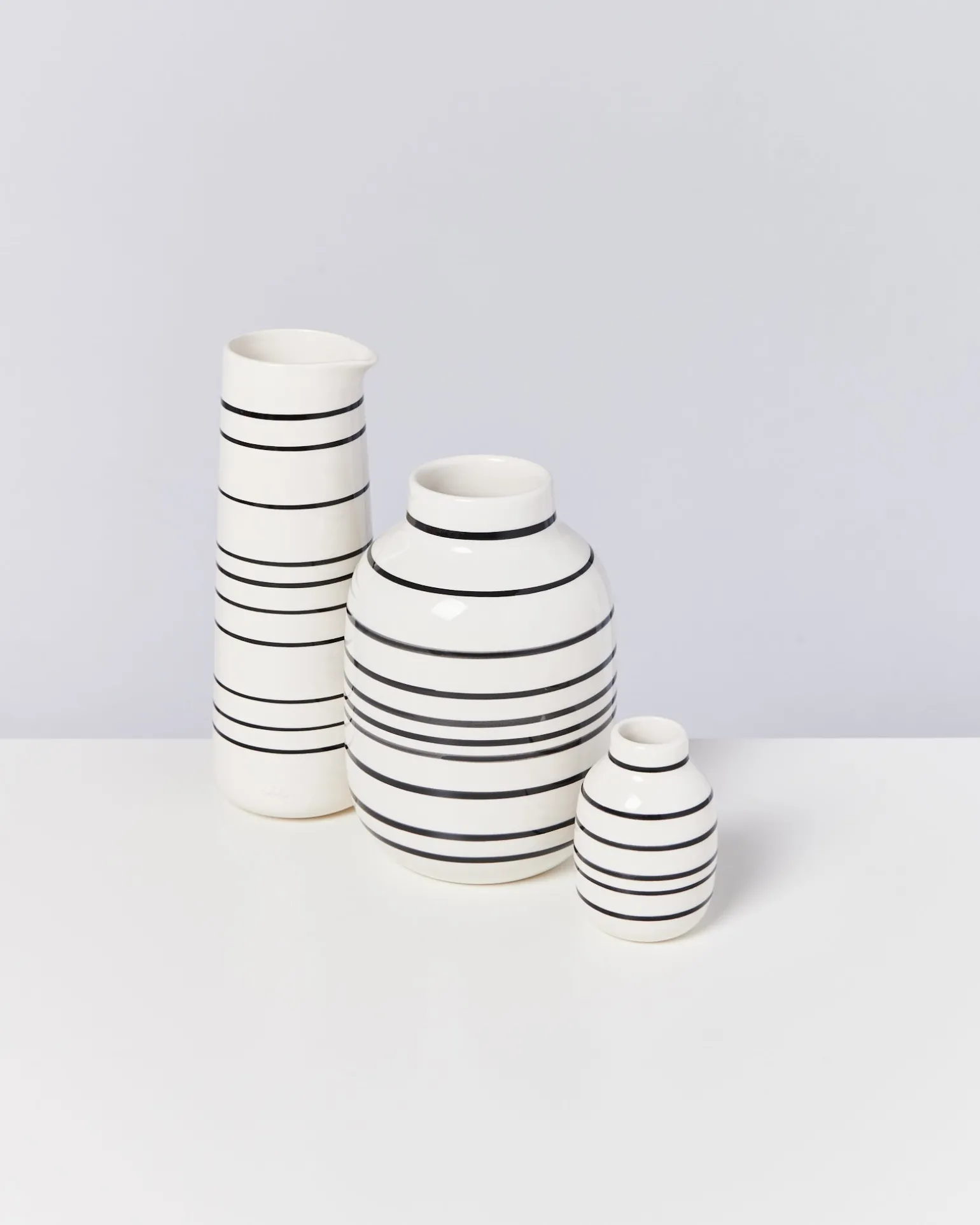 Cheap Motel a Miio Nuno Vase M - Black & White Striped schwarz weiß